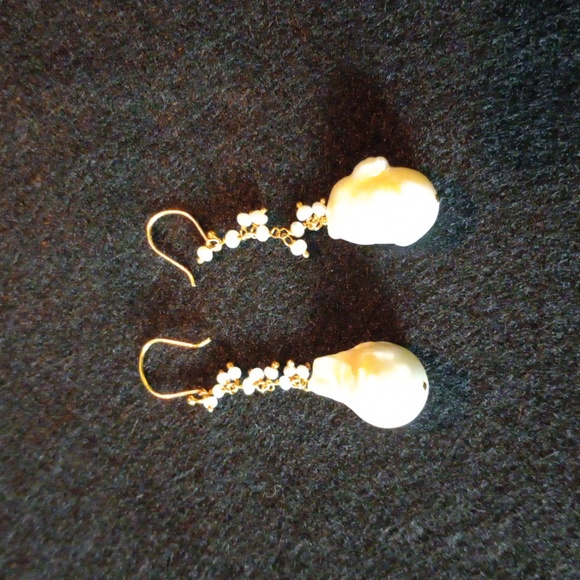 South Sea baroque mabe pearl earrings with gold vermeil hooks - Picture 4 of 6